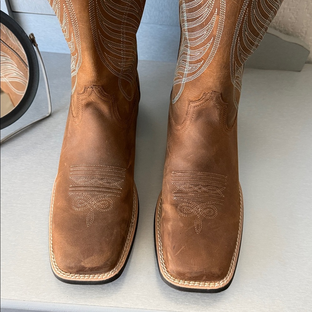 Ariat Womens Tan Western Boots with Embroidered Design - Picture 3 of 6